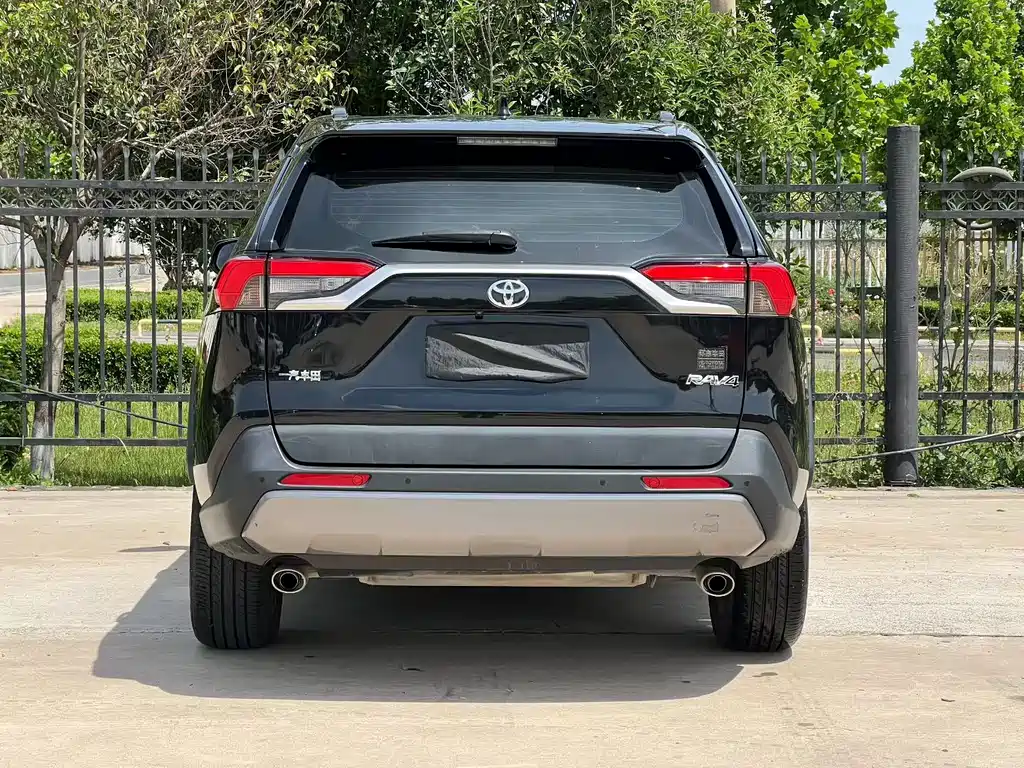 Toyota RAV4 — фото 8