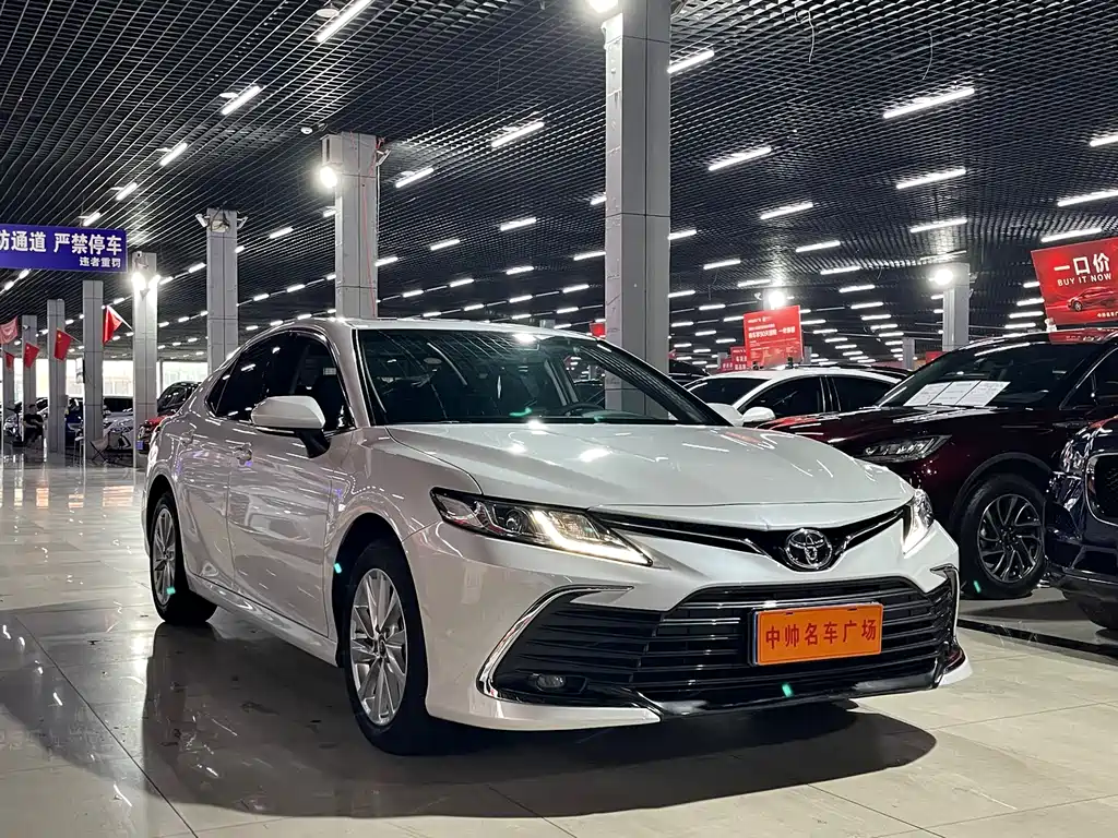 Toyota Camry — фото 3