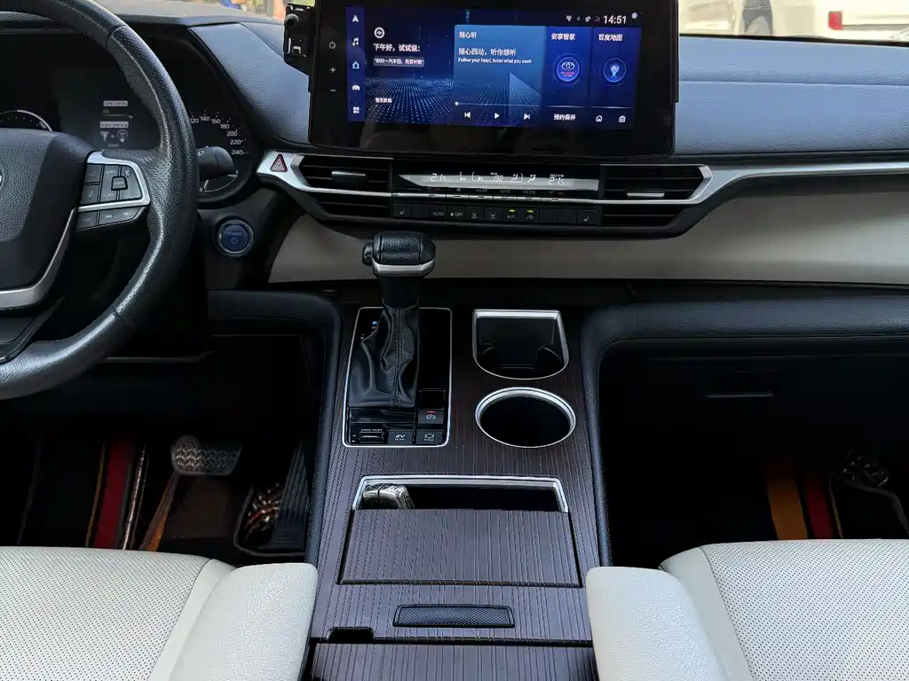 Toyota Granvia — фото 11