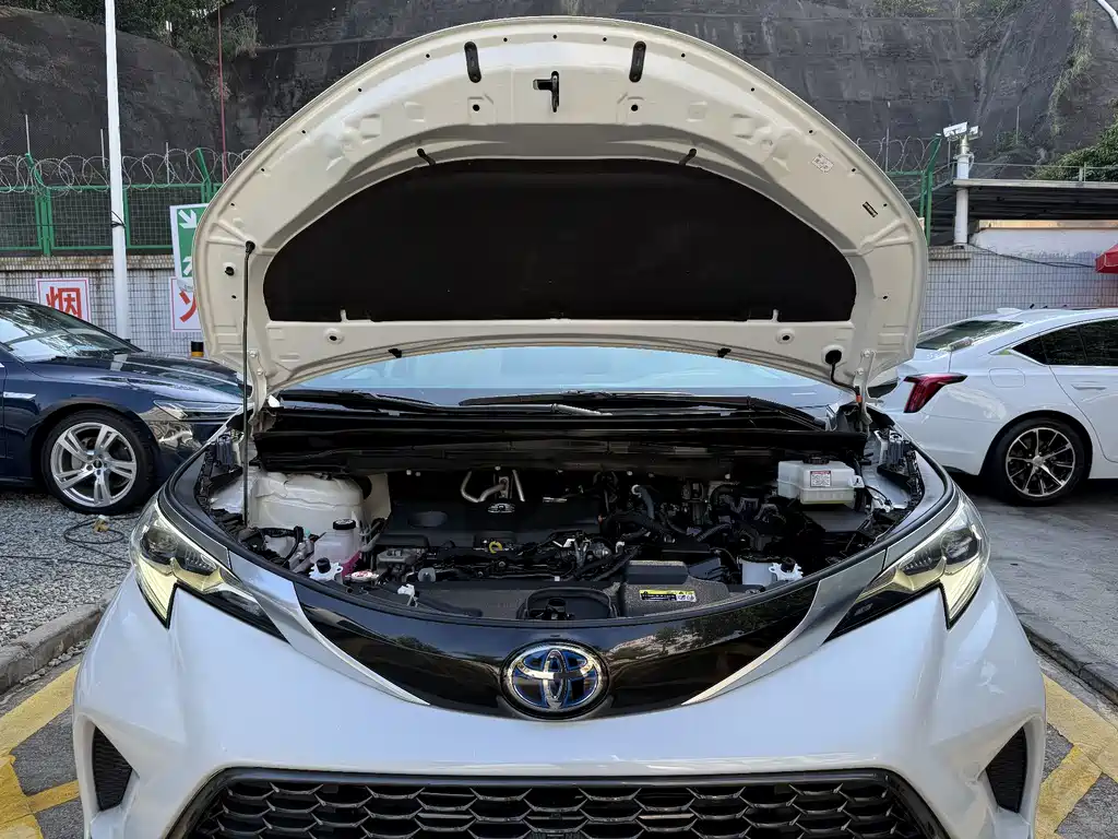 Toyota Granvia — фото 21