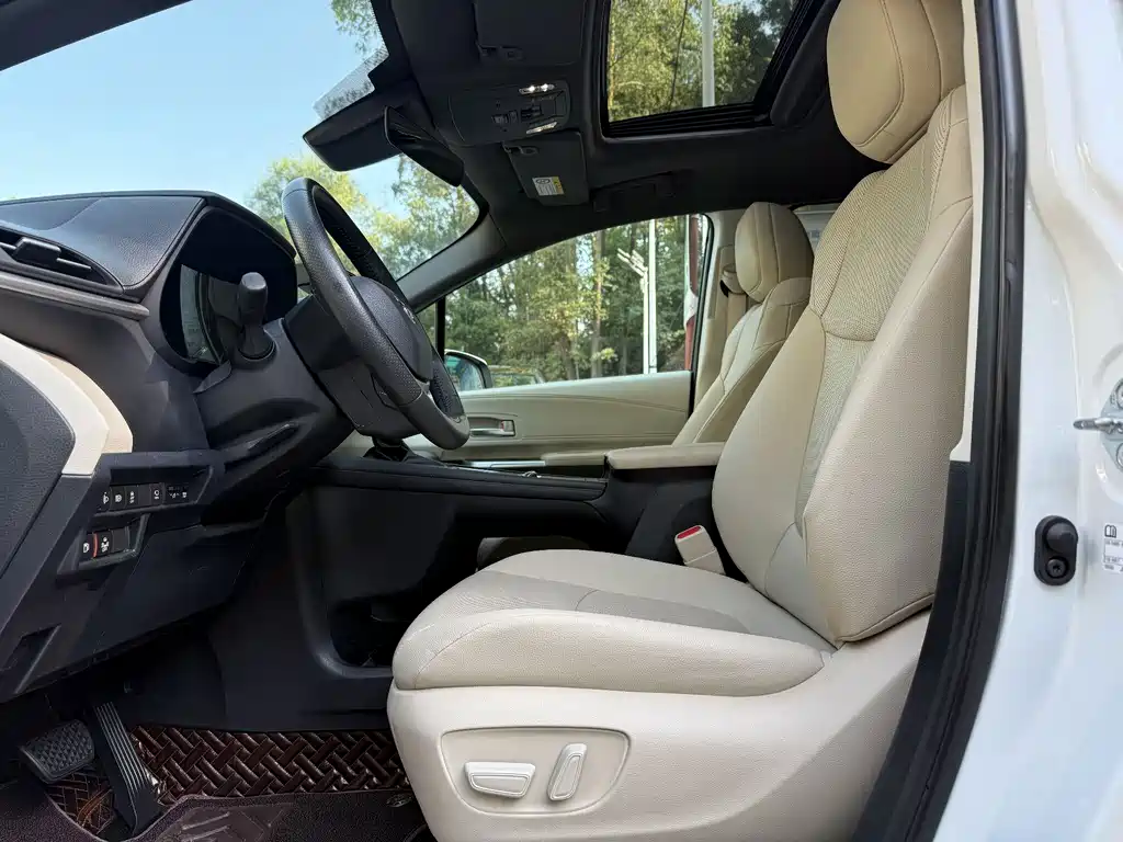 Toyota Granvia — фото 7