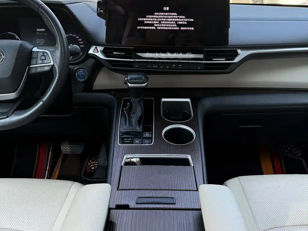 Toyota Granvia — фото 8