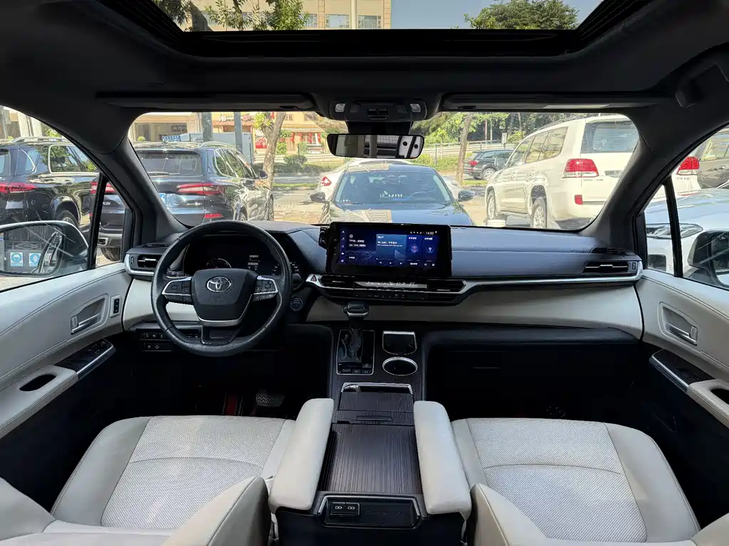 Toyota Granvia — фото 10