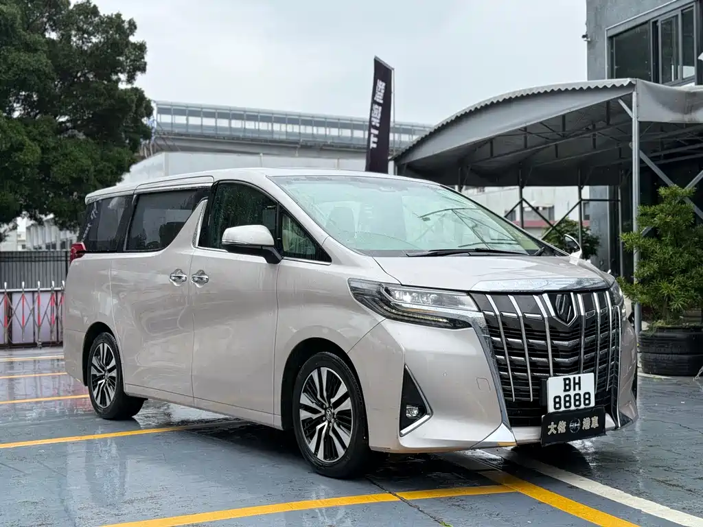 Toyota Alphard — фото 3