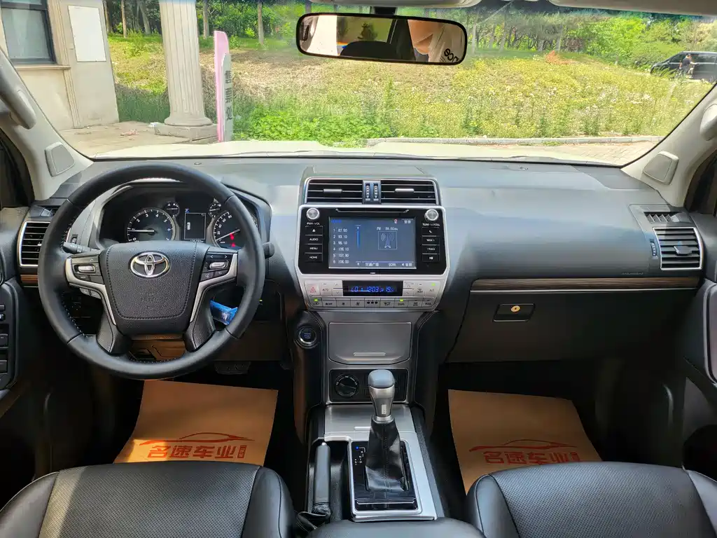 Toyota Prado — фото 4