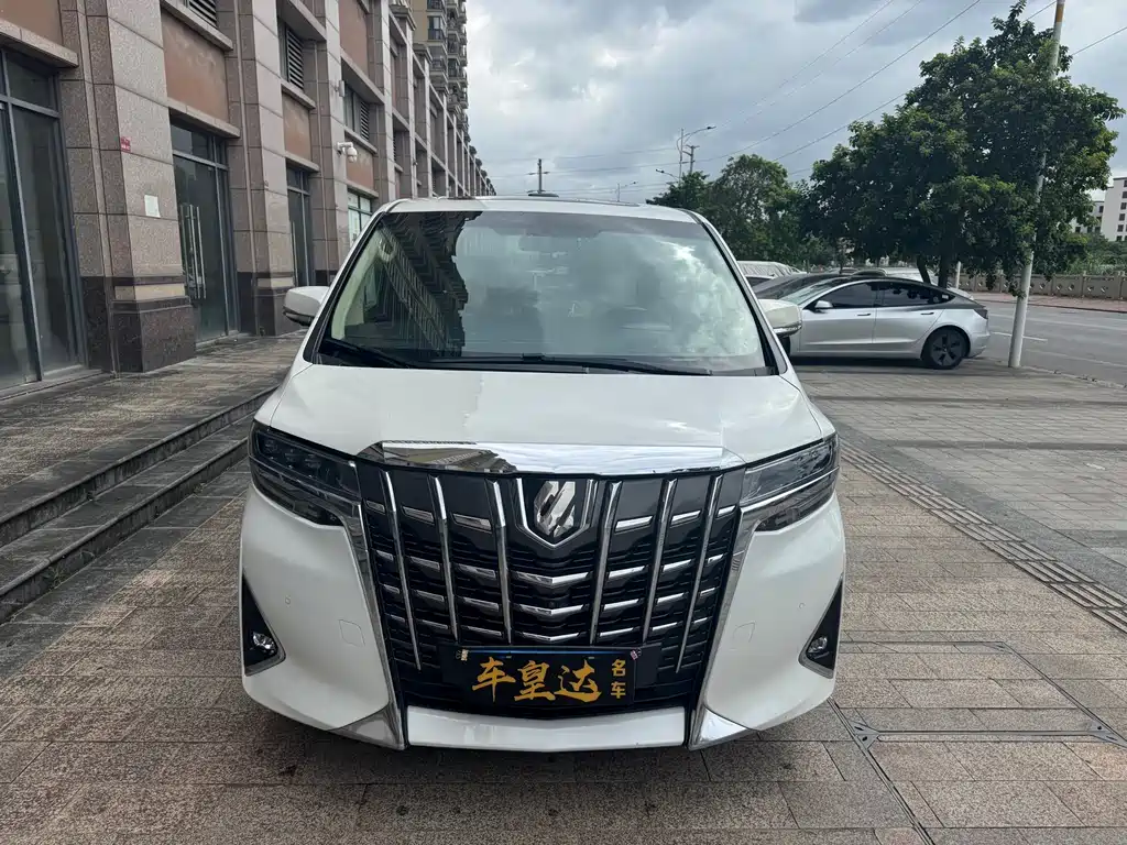 Toyota Alphard — фото 2
