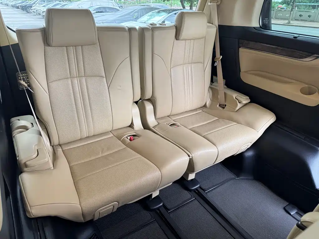 Toyota Alphard — фото 6