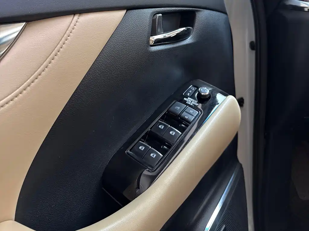 Toyota Alphard — фото 11