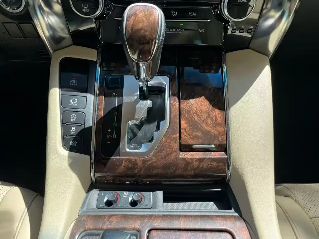 Toyota Alphard — фото 7