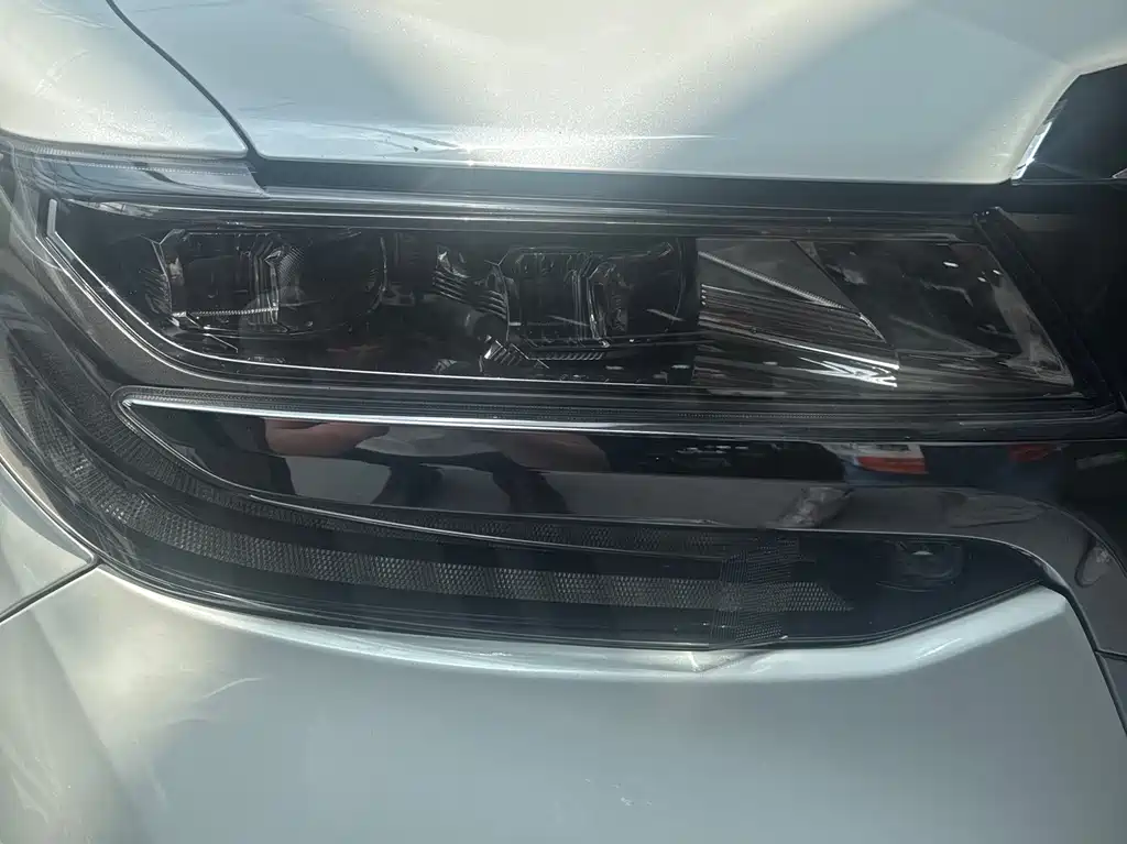 Toyota Alphard — фото 10