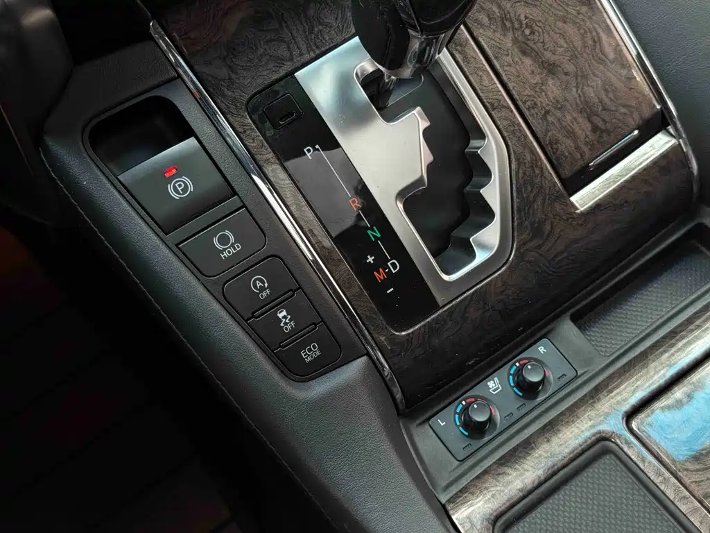 Toyota Alphard — фото 6