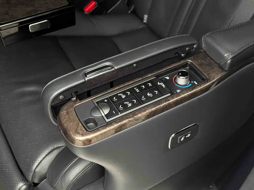 Toyota Alphard — фото 9