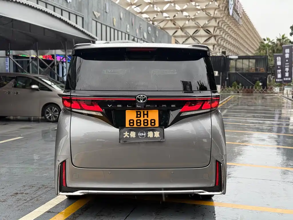 Toyota Vellfire — фото 6