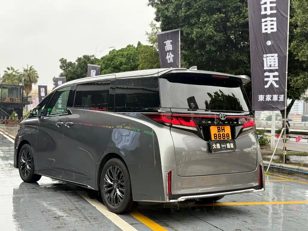 Toyota Vellfire — фото 7