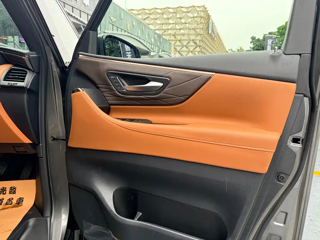 Toyota Vellfire — фото 10