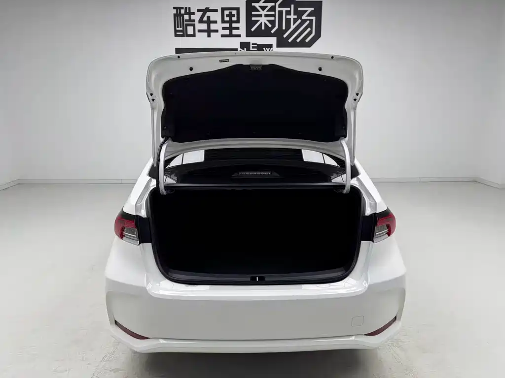 Toyota Corolla — фото 10