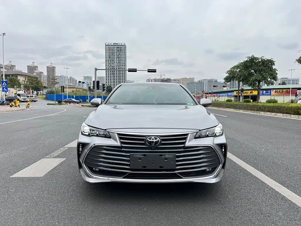 Toyota Avalon — фото 2