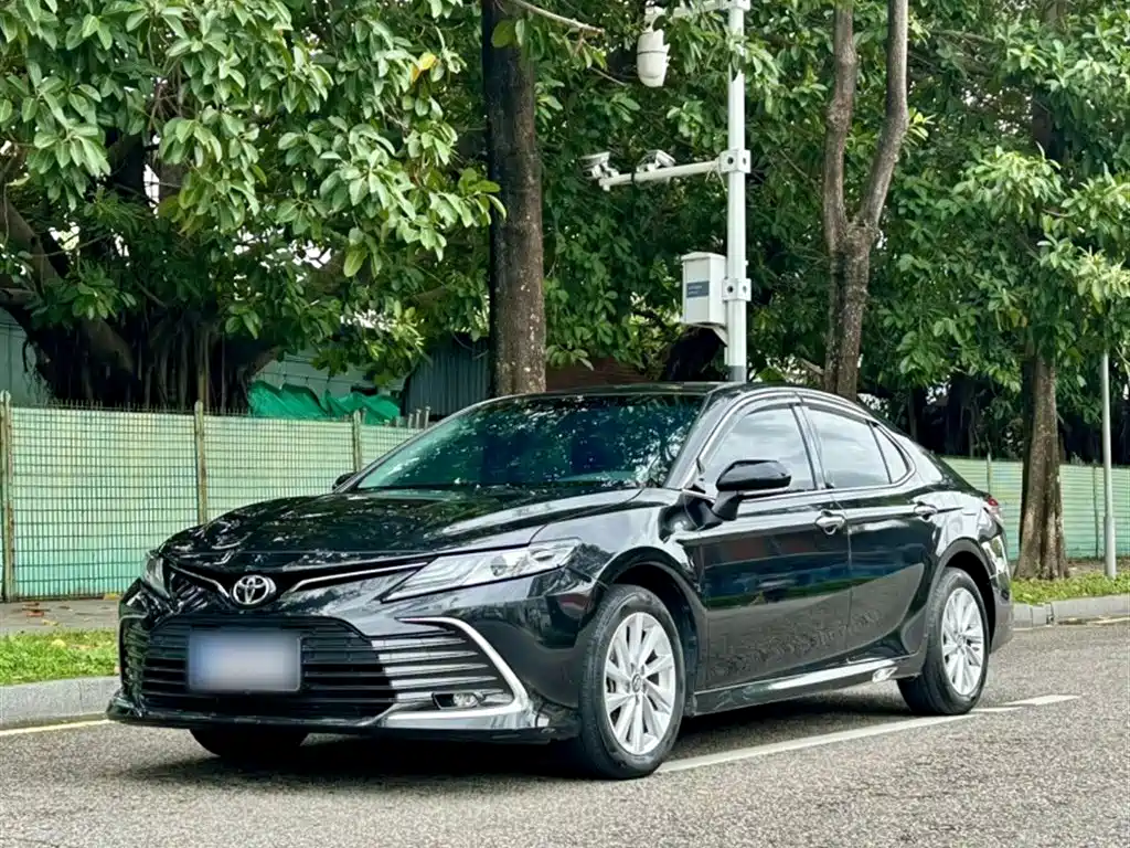 Toyota Camry — фото 2