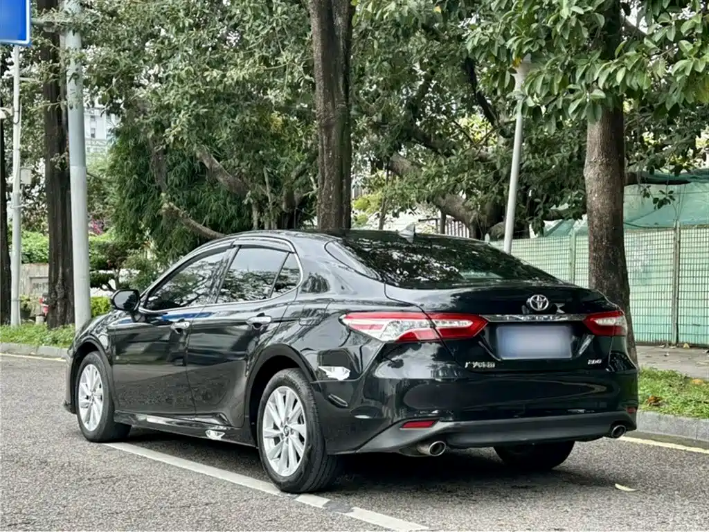 Toyota Camry — фото 8