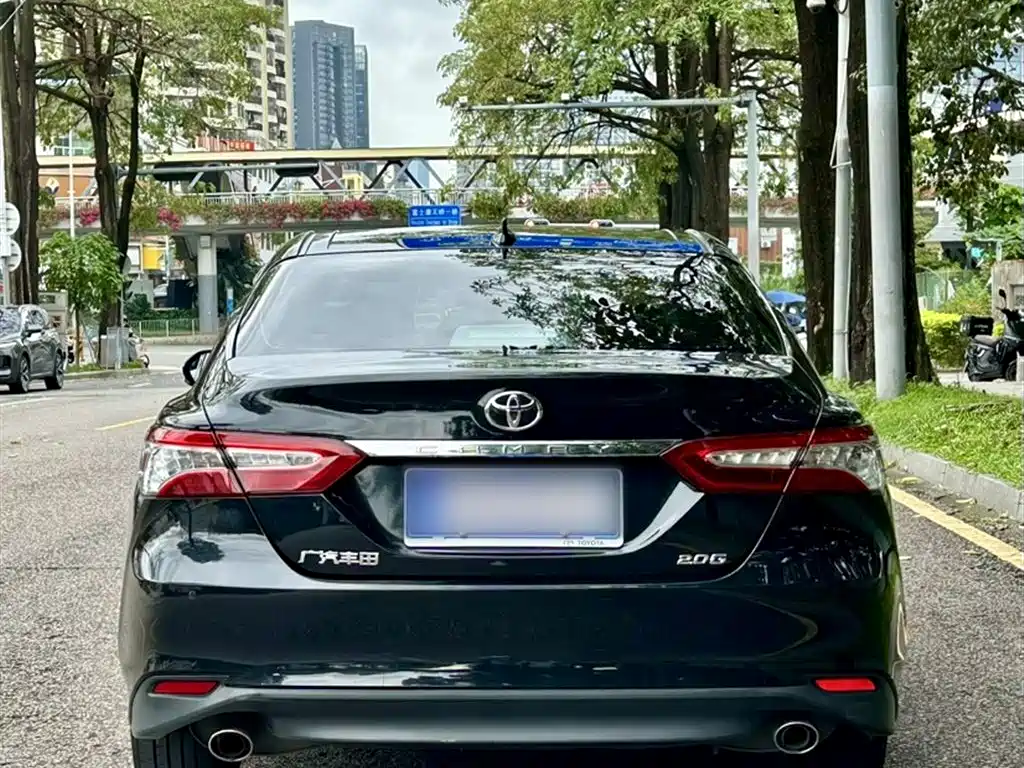 Toyota Camry — фото 10