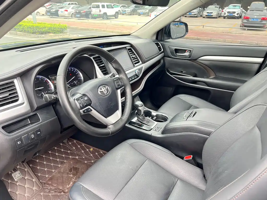 Toyota Highlander — фото 11