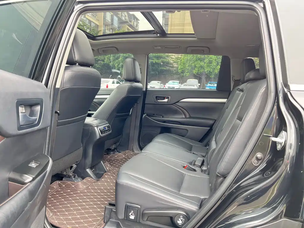 Toyota Highlander — фото 13
