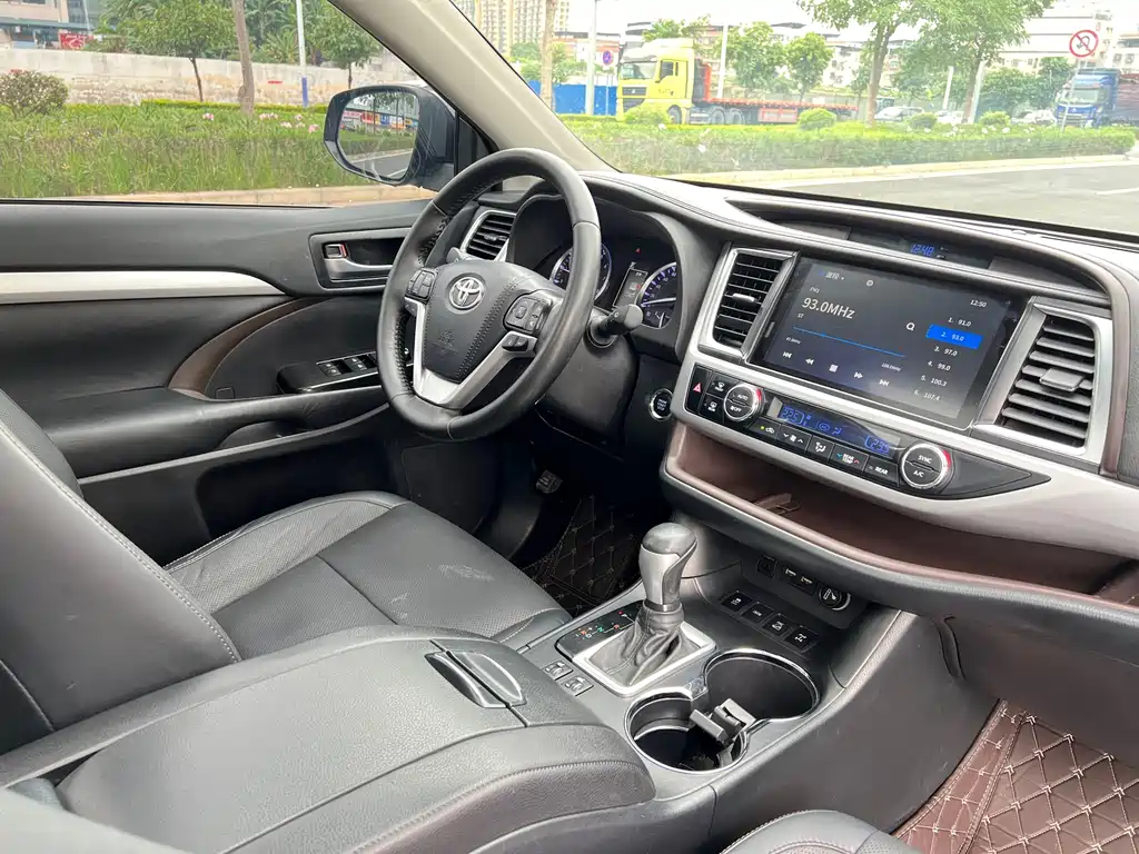 Toyota Highlander — фото 14