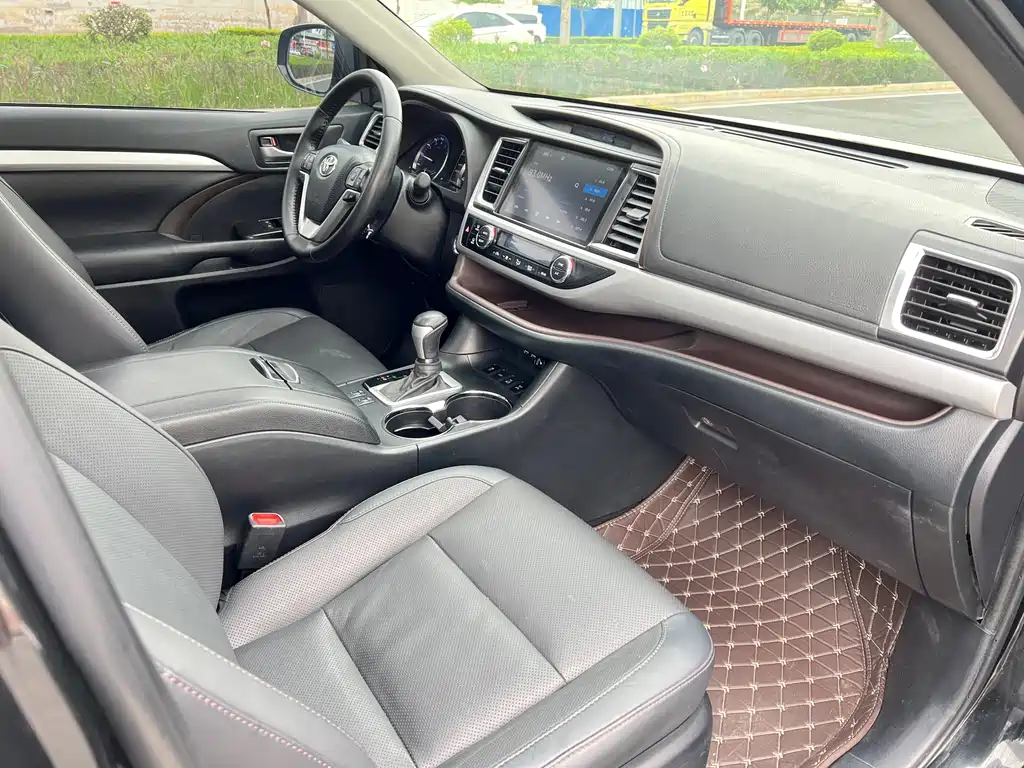 Toyota Highlander — фото 15