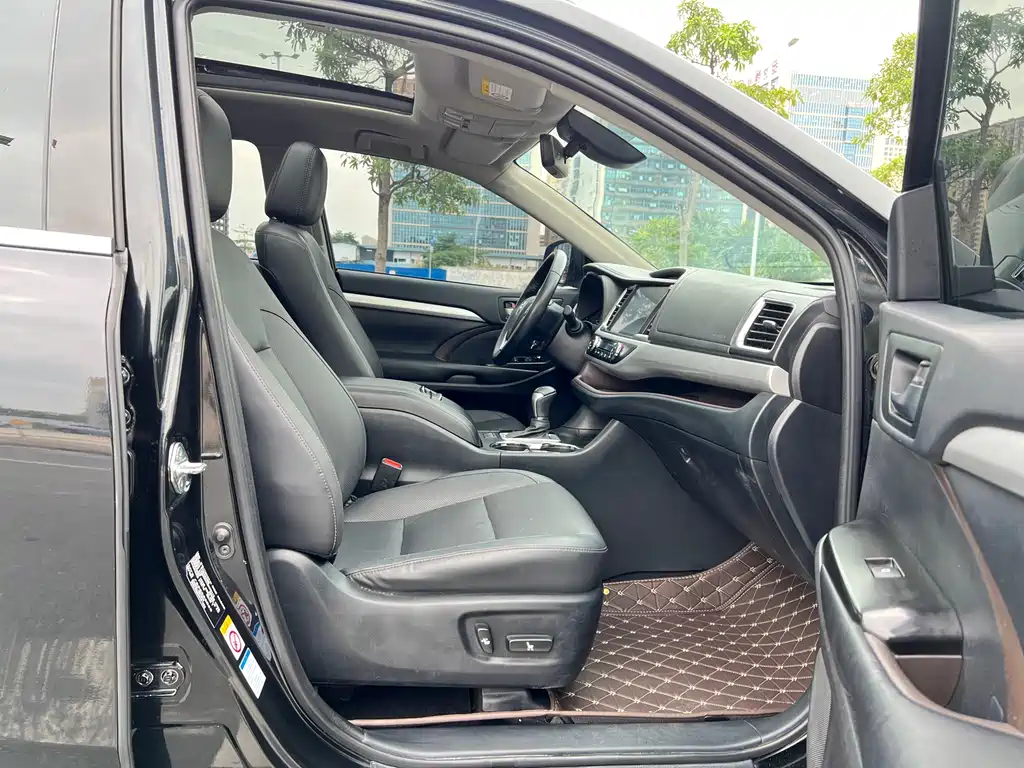 Toyota Highlander — фото 17