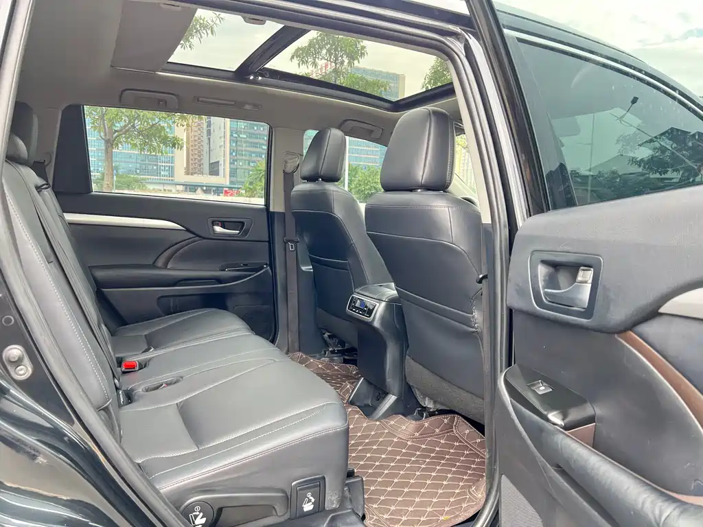 Toyota Highlander — фото 18