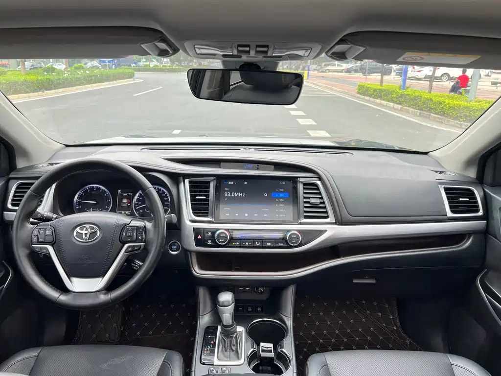Toyota Highlander — фото 19