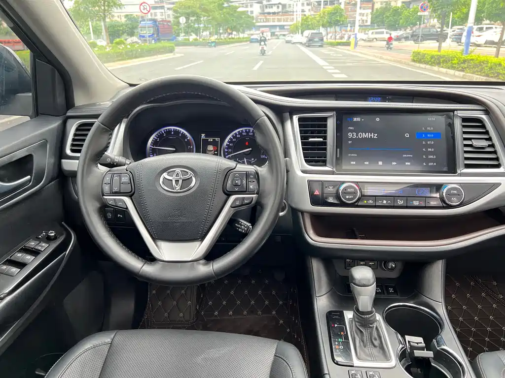 Toyota Highlander — фото 21