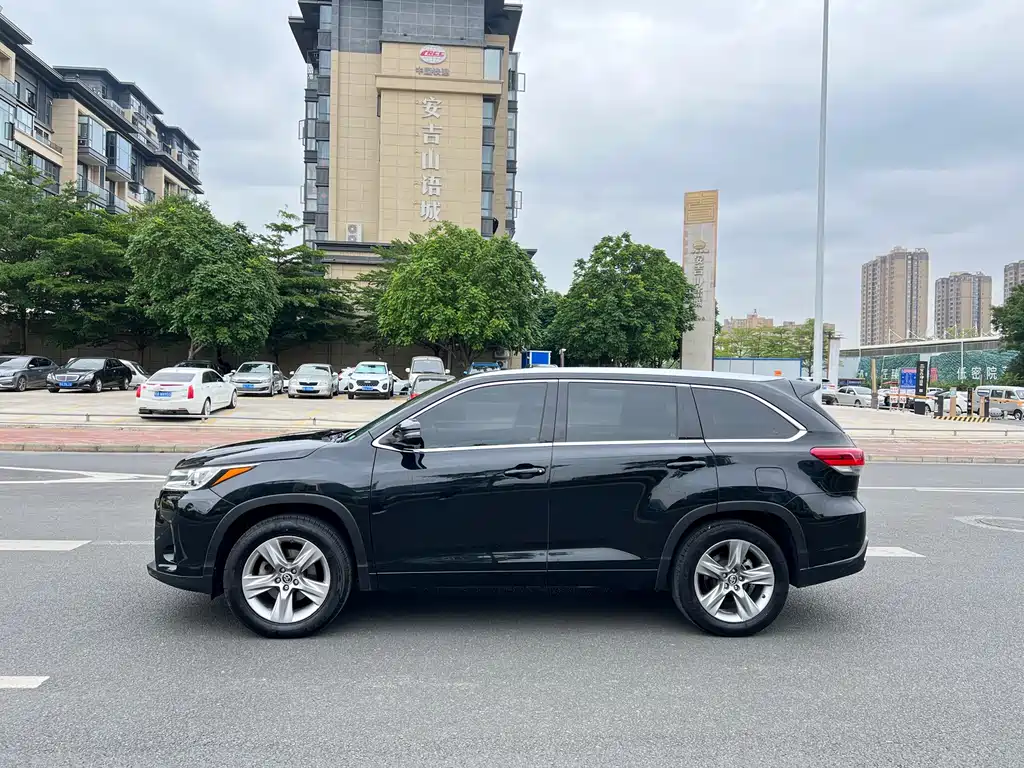Toyota Highlander — фото 4