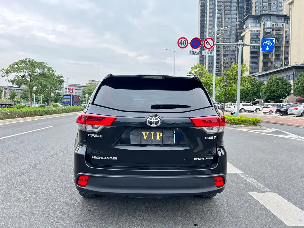 Toyota Highlander — фото 5