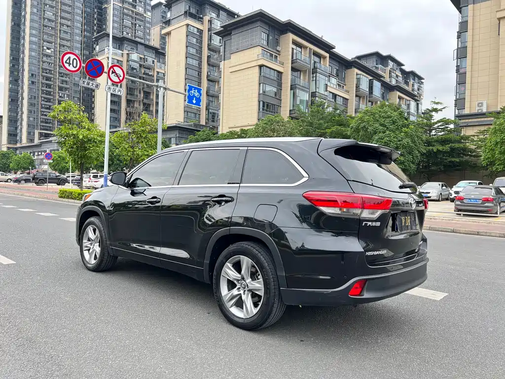 Toyota Highlander — фото 7