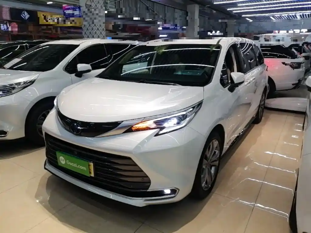 Toyota Sienna — фото 2