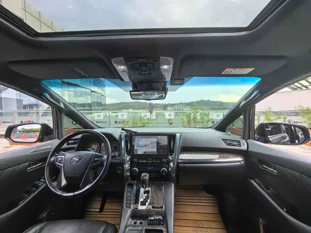 Toyota Alphard — фото 13