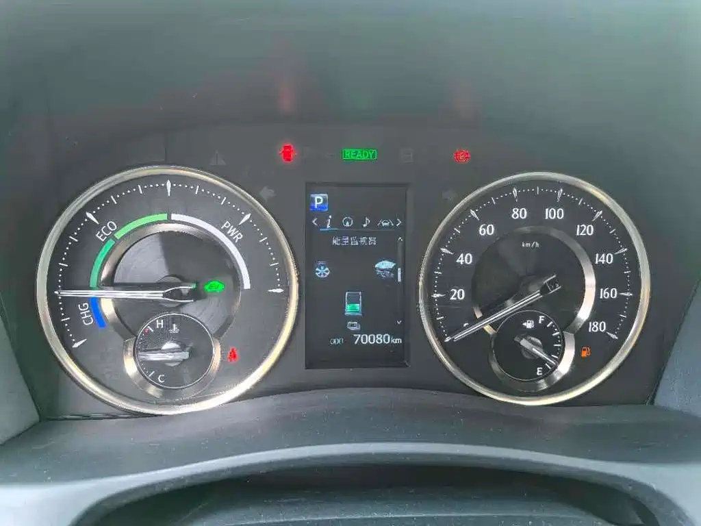 Toyota Alphard — фото 14