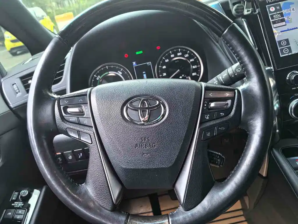 Toyota Alphard — фото 15