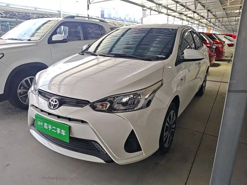 Toyota Yaris L — фото 2