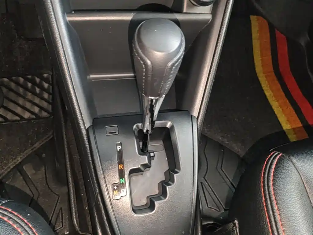 Toyota Yaris L — фото 14