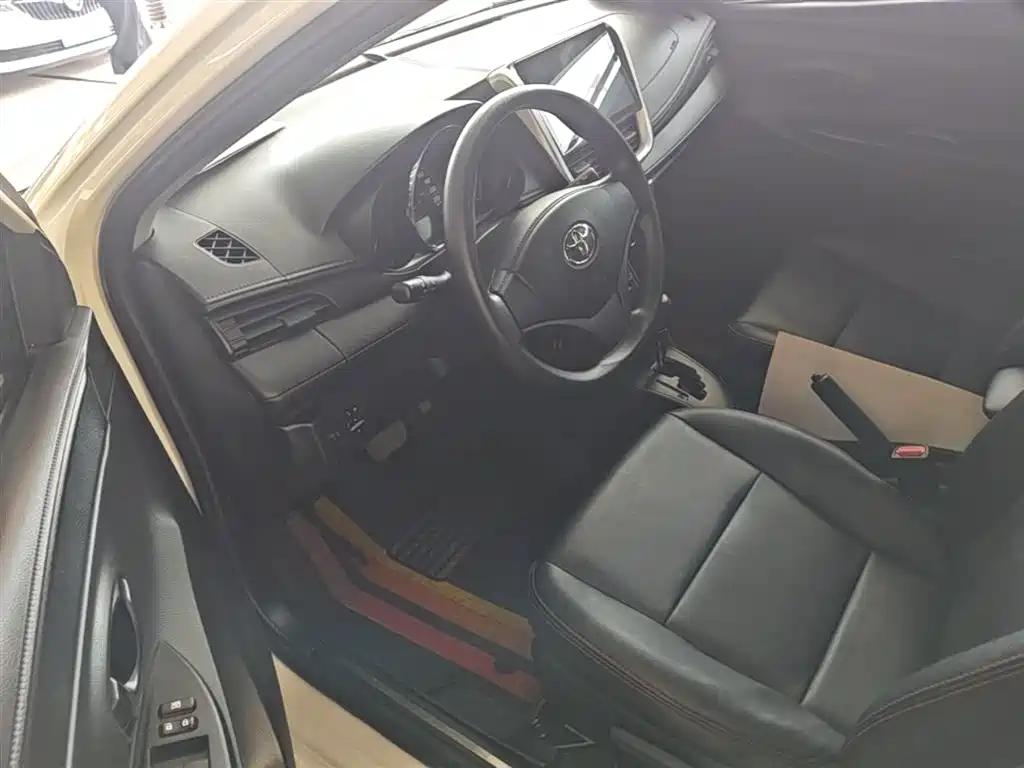 Toyota Yaris L — фото 16