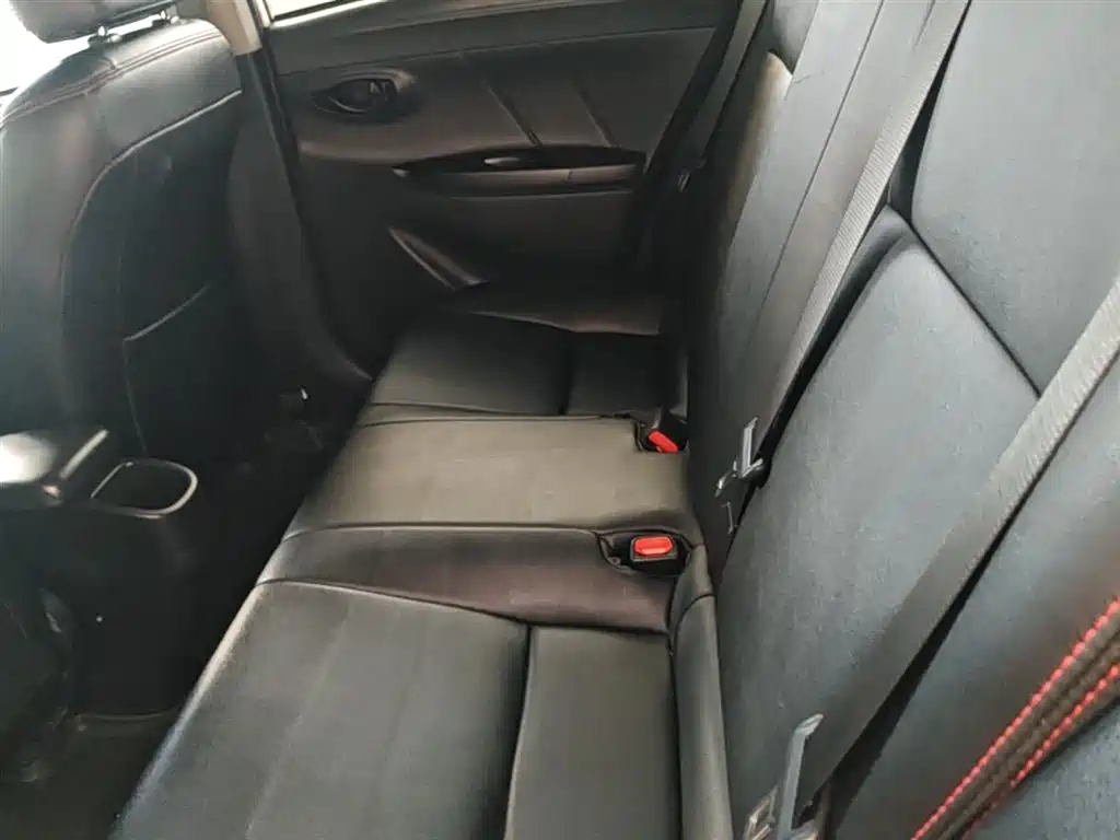 Toyota Yaris L — фото 17