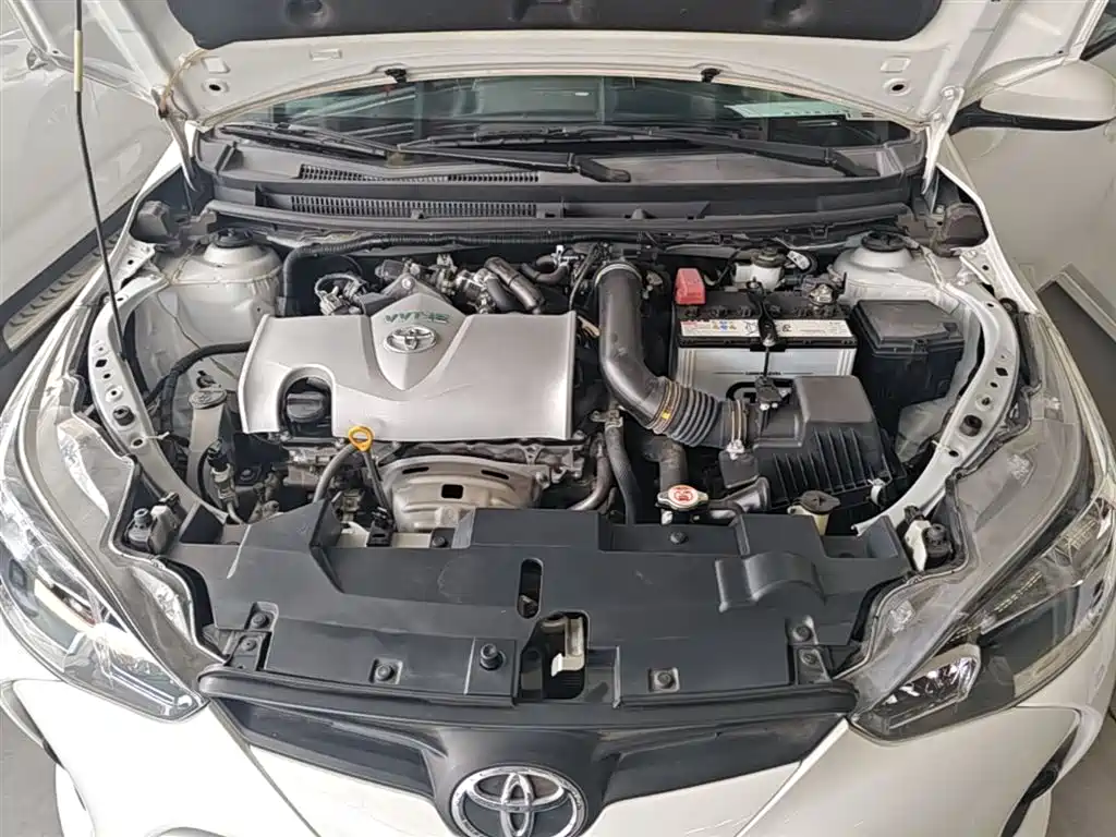 Toyota Yaris L — фото 20
