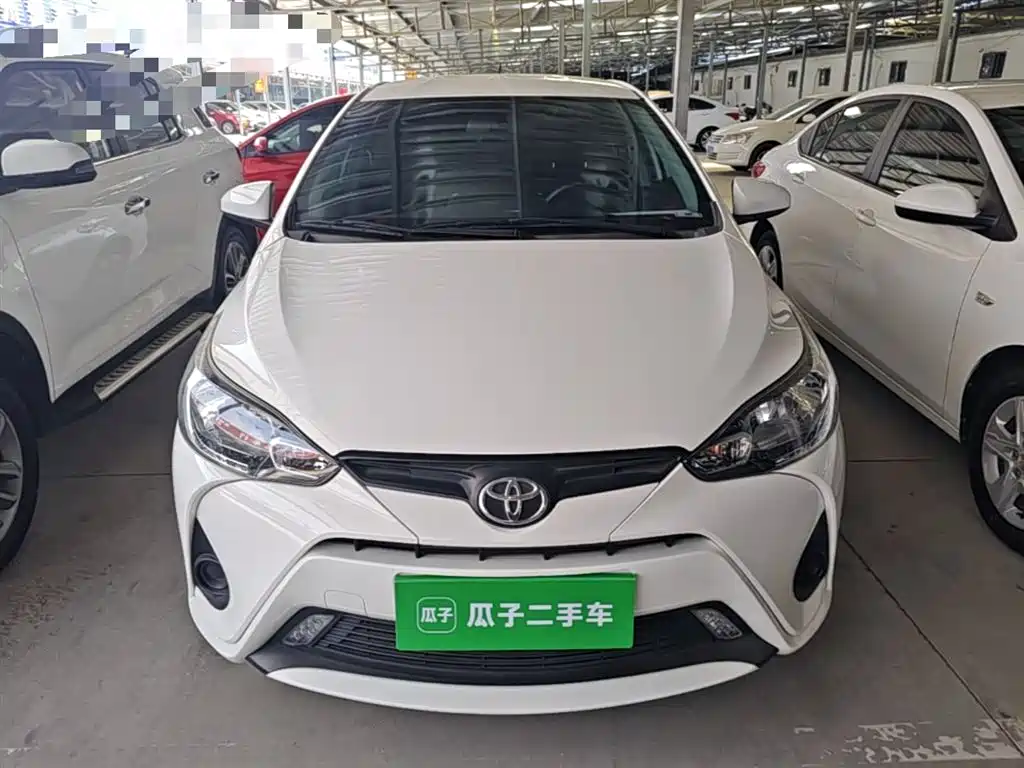 Toyota Yaris L — фото 3
