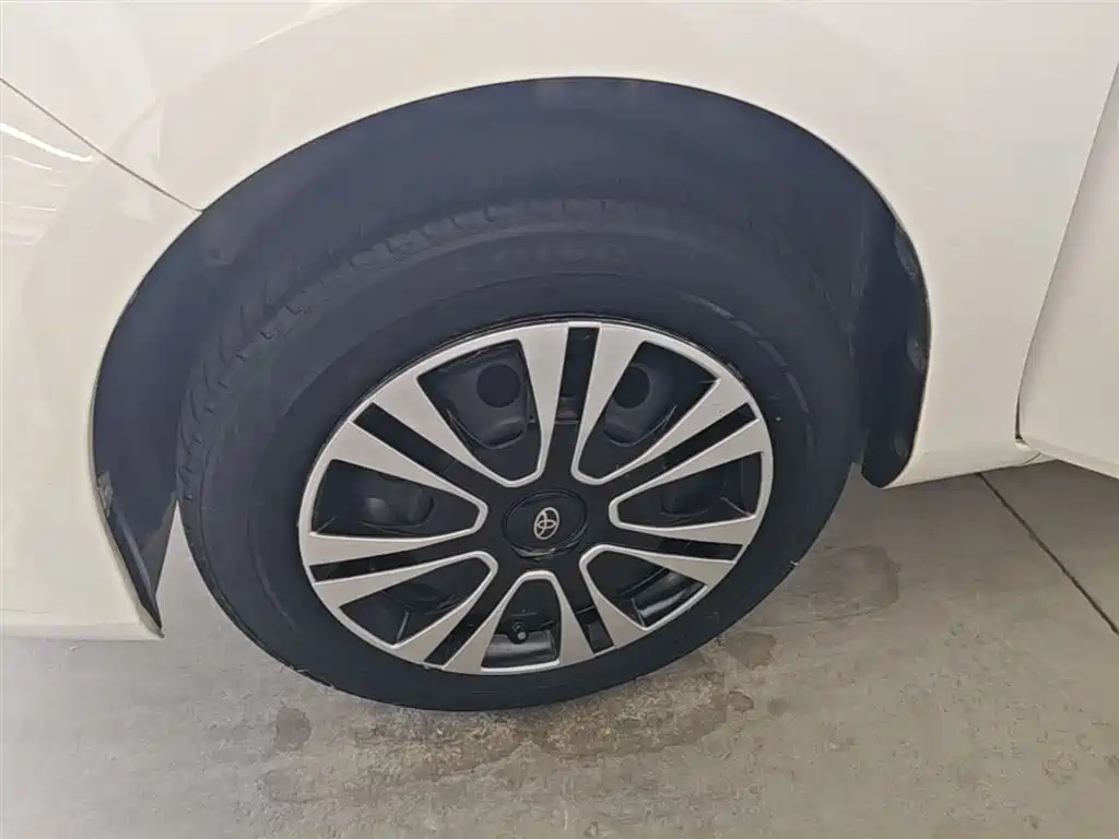 Toyota Yaris L — фото 23