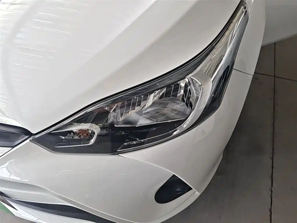 Toyota Yaris L — фото 24