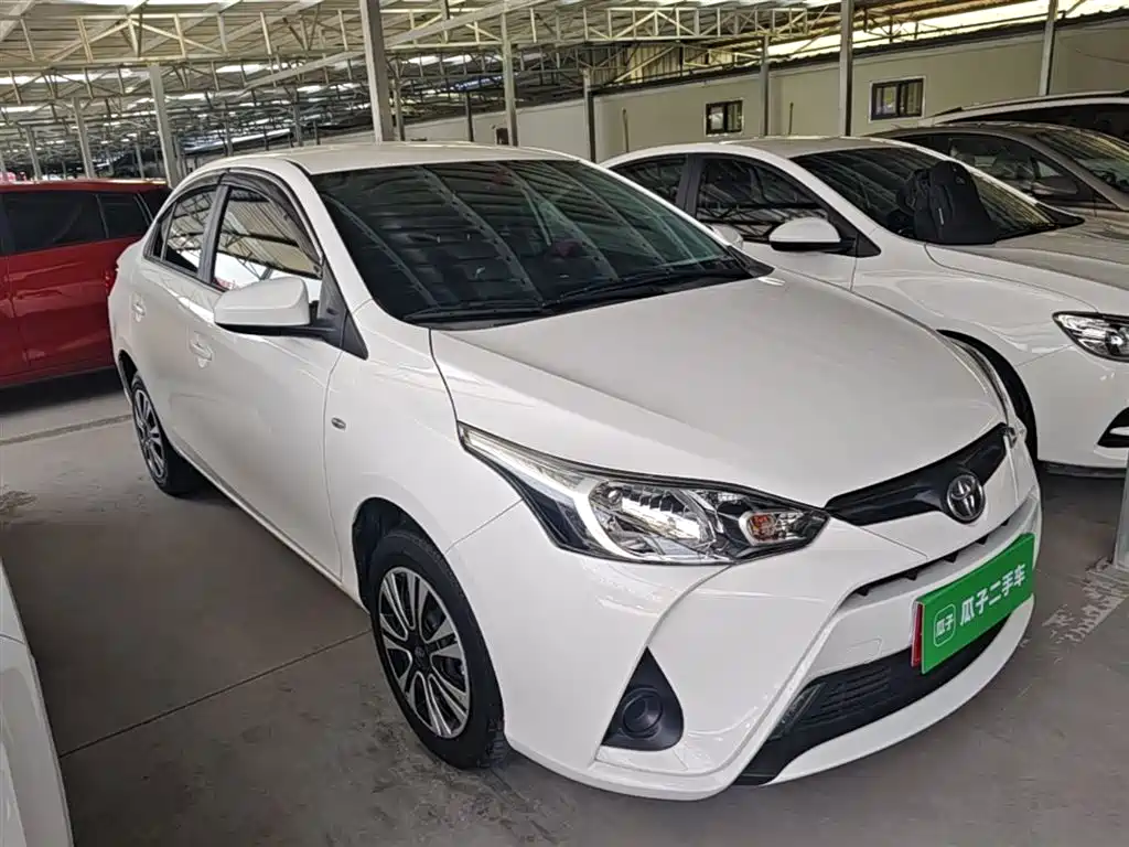 Toyota Yaris L — фото 4