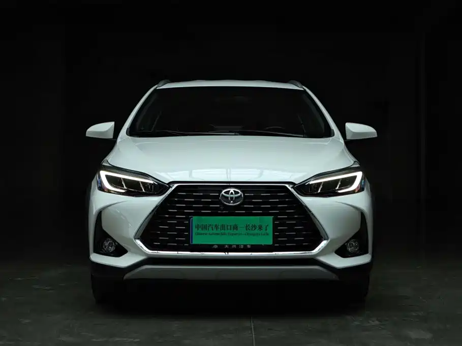 Toyota Yaris L — фото 2