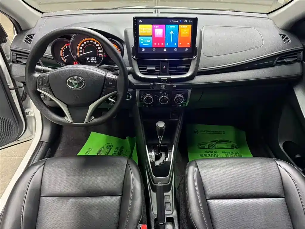 Toyota Yaris L — фото 14